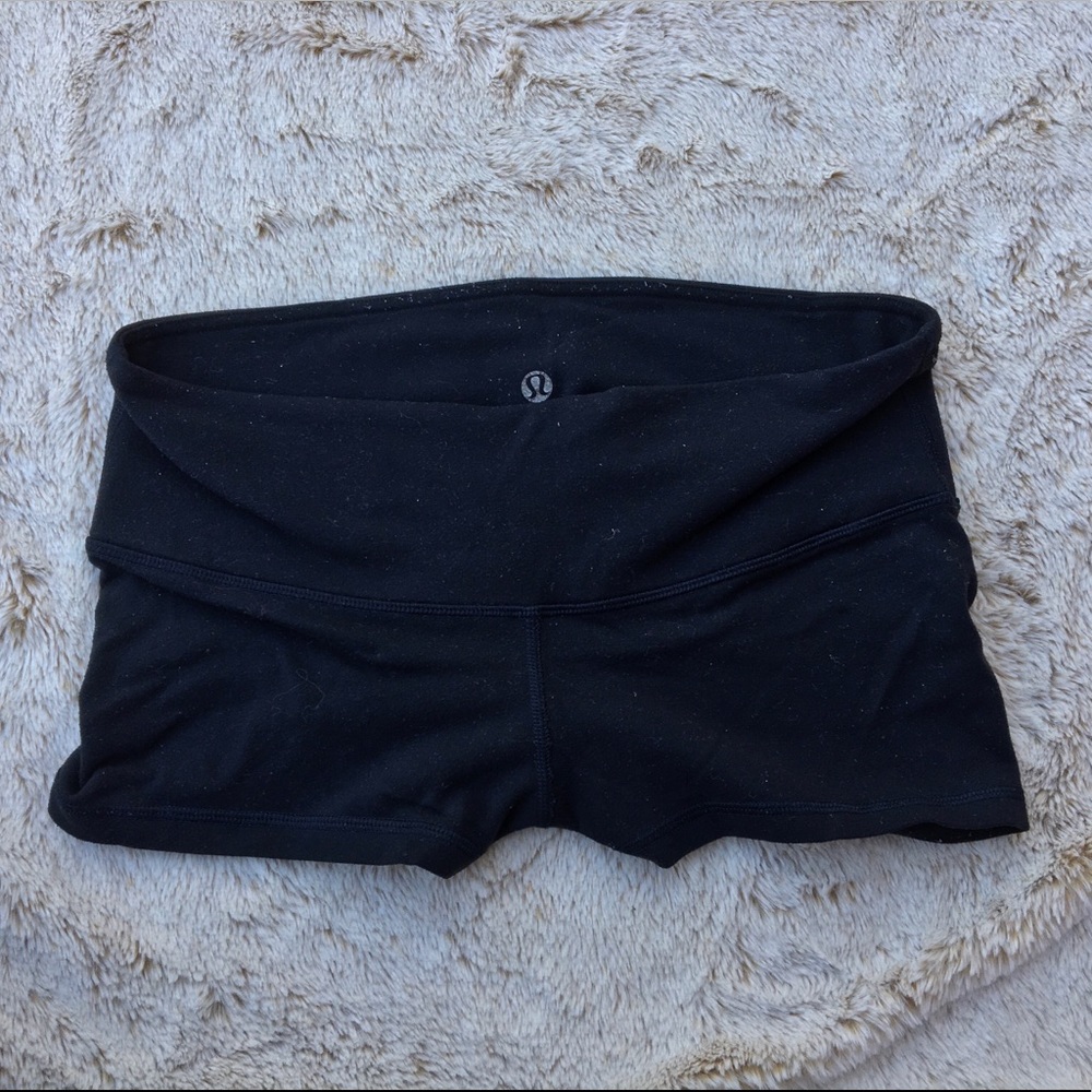 SOLD lulu volleyball shorts ☾